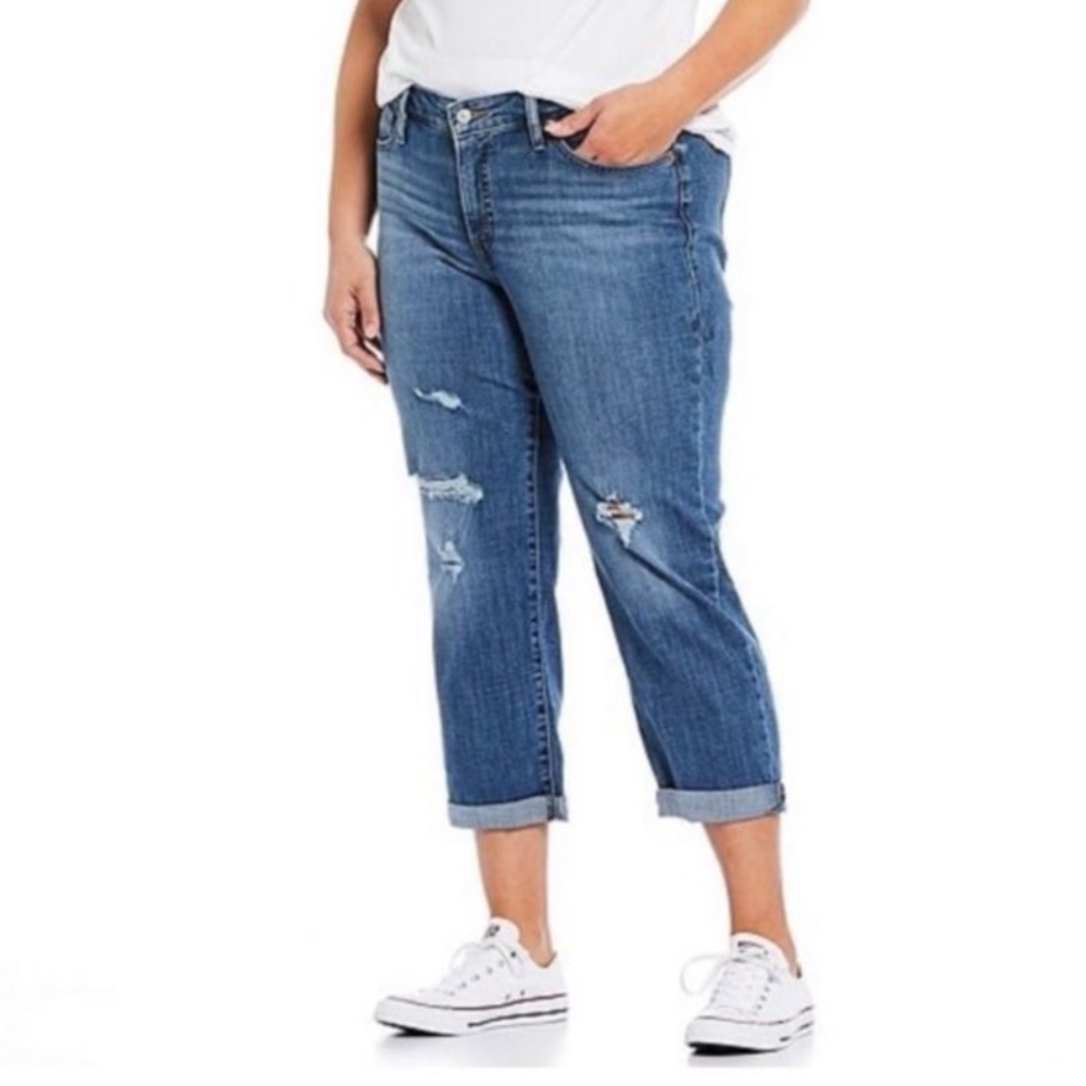 LEVI’S Distressed Boyfriend Cropped Hawaii Jeans